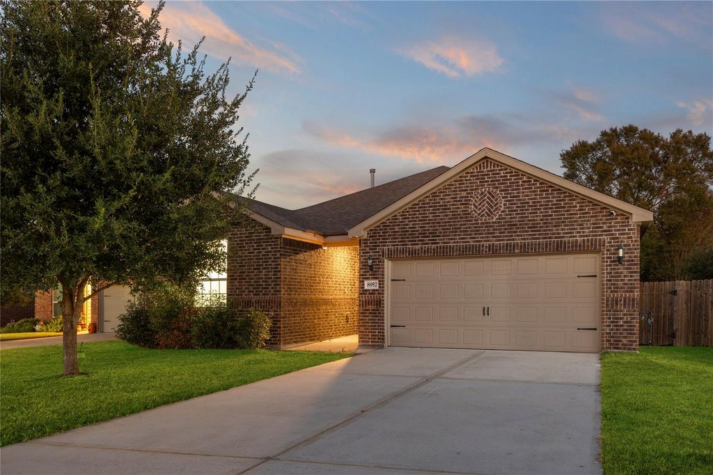 8957 Oval Glass Street, Conroe, TX 77304