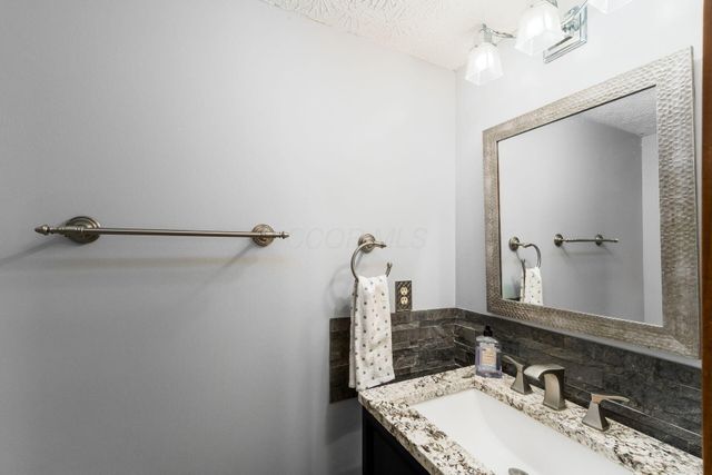 7149 Snowberry Lane, Canal Winchester, OH 43110