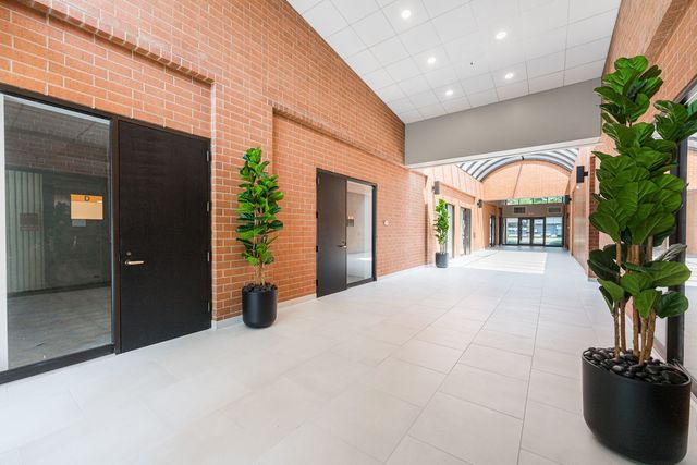 505 E Golf Road, Arlington Heights, IL 60005