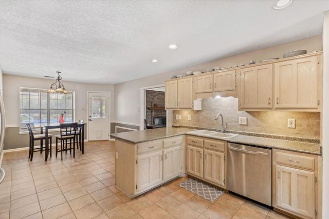 8821 BAZEMORE RD, Memphis, TN 38018