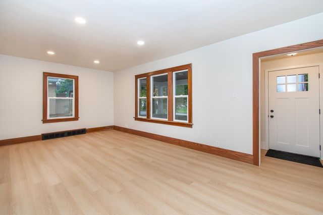 910 University Drive S, Fargo, ND 58103