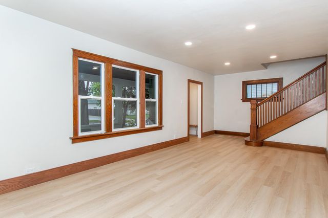 910 University Drive S, Fargo, ND 58103