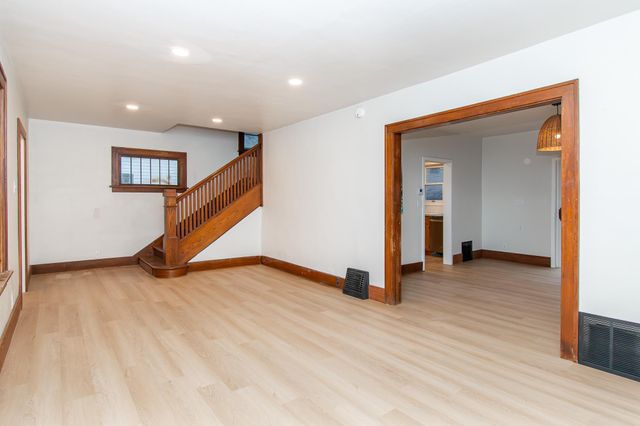 910 University Drive S, Fargo, ND 58103