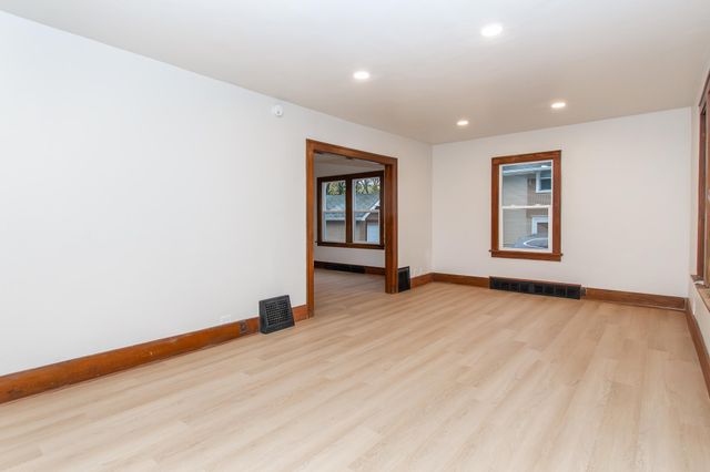 910 University Drive S, Fargo, ND 58103