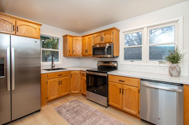 910 University Drive S, Fargo, ND 58103