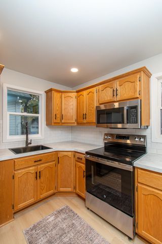 910 University Drive S, Fargo, ND 58103