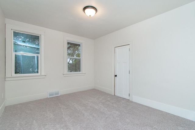 910 University Drive S, Fargo, ND 58103