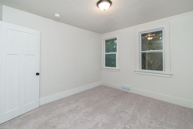 910 University Drive S, Fargo, ND 58103