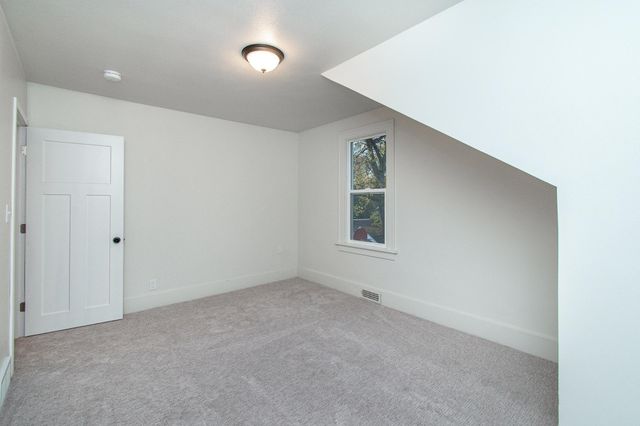 910 University Drive S, Fargo, ND 58103