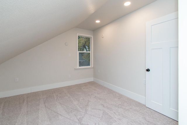 910 University Drive S, Fargo, ND 58103