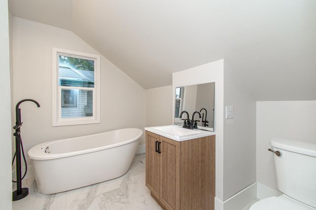 910 University Drive S, Fargo, ND 58103