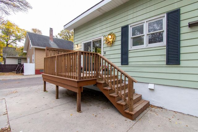 910 University Drive S, Fargo, ND 58103