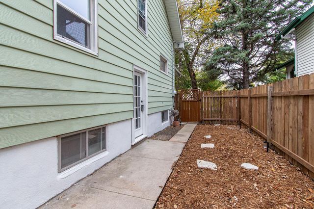 910 University Drive S, Fargo, ND 58103