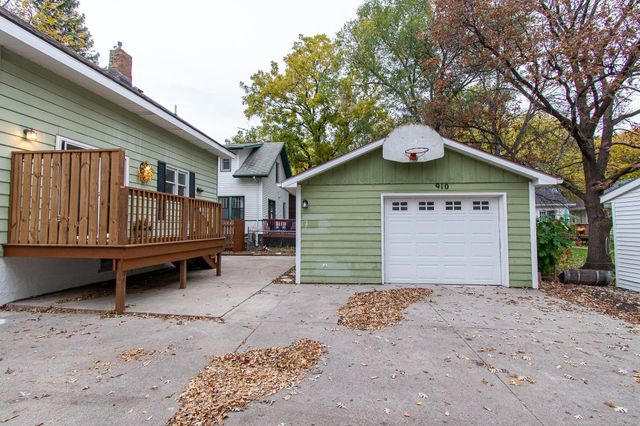 910 University Drive S, Fargo, ND 58103