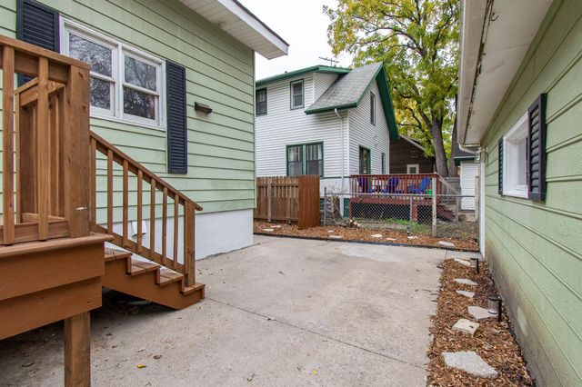 910 University Drive S, Fargo, ND 58103