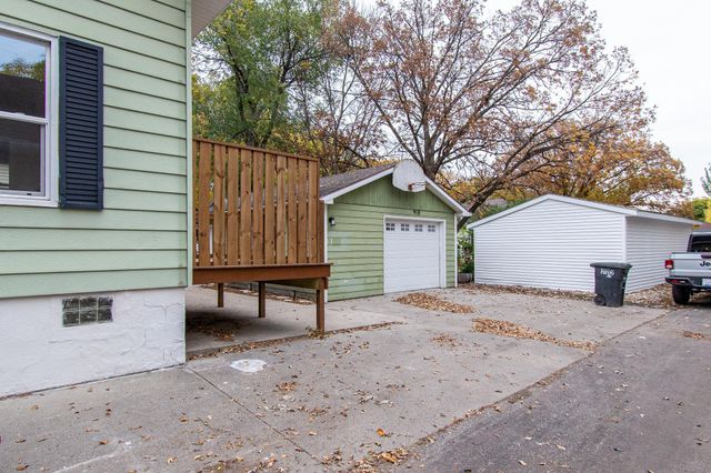 910 University Drive S, Fargo, ND 58103