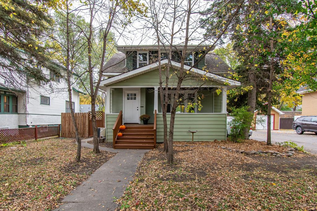 910 University Drive S, Fargo, ND 58103