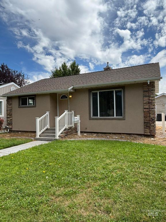 1727 Occidental Ave, Burley, ID 83318