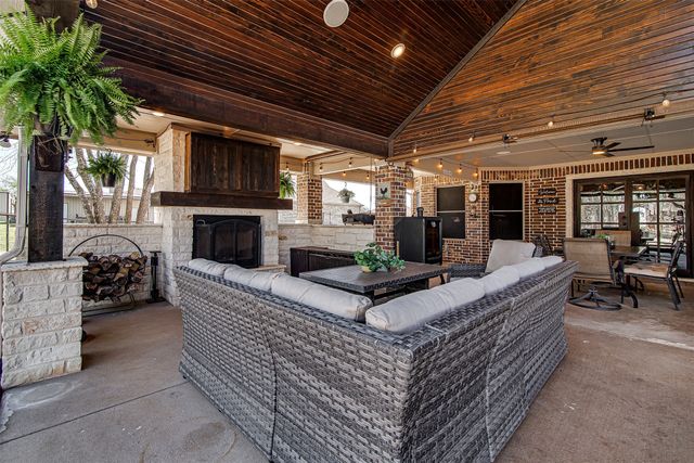 7934 Grassland Drive, Godley, TX 76044