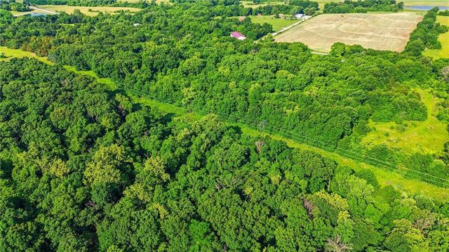22207 S Excelsior Road, Harrisonville, MO 64701
