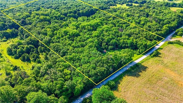 22207 S Excelsior Road, Harrisonville, MO 64701