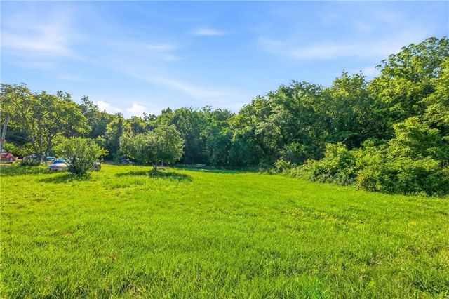 22207 S Excelsior Road, Harrisonville, MO 64701