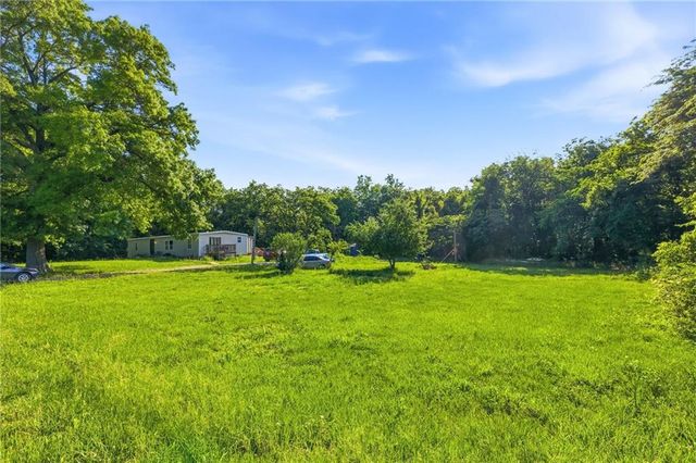 22207 S Excelsior Road, Harrisonville, MO 64701
