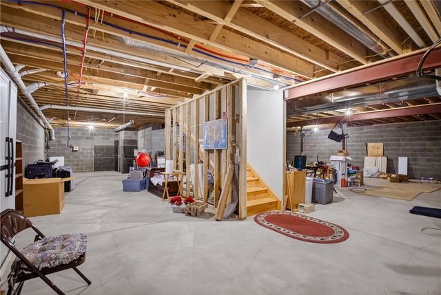 93 Fields Dr, Shenango Twp, PA 16101