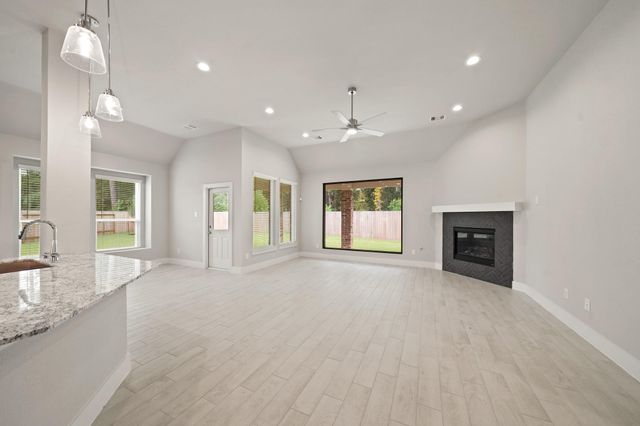 2140 Golden Spruce Court, Conroe, TX 77301