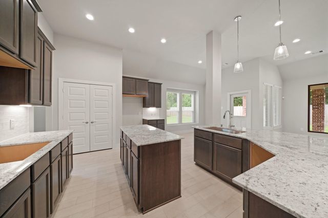 2140 Golden Spruce Court, Conroe, TX 77301