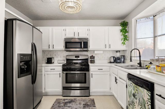 5400 S Alexis CV S, Austin, TX 78741