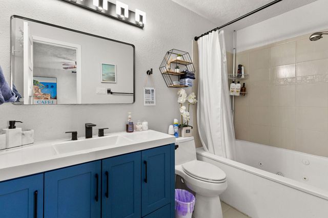 5400 S Alexis CV S, Austin, TX 78741