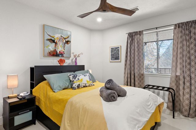 5400 S Alexis CV S, Austin, TX 78741