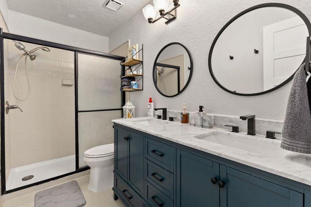 5400 S Alexis CV S, Austin, TX 78741