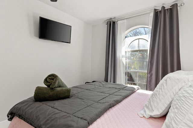 5400 S Alexis CV S, Austin, TX 78741