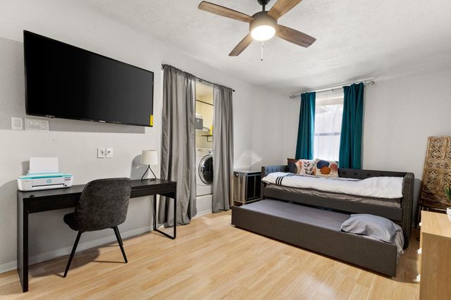 5400 S Alexis CV S, Austin, TX 78741