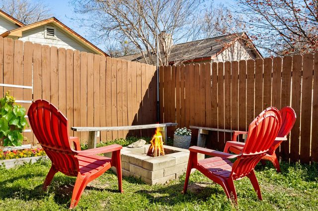 5400 S Alexis CV S, Austin, TX 78741