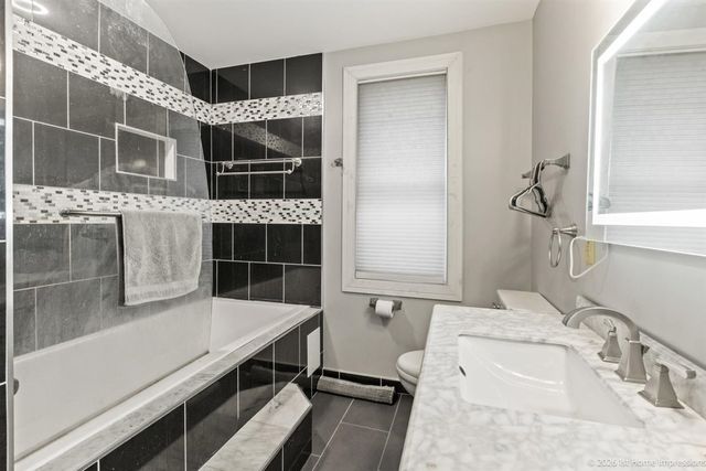 46 Englewood Avenue, Bellwood, IL 60104