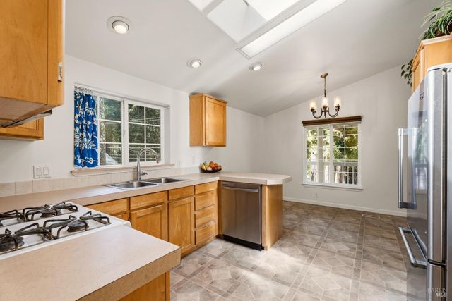 24193 Birch Ter, Willits, CA 95490