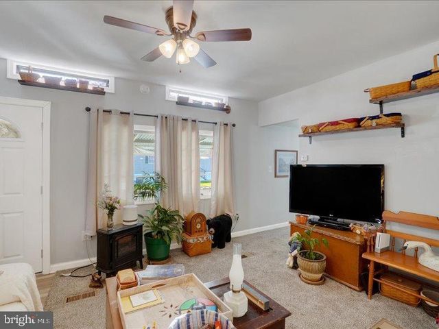 143 PAWNEE AVE, Dover, PA 17315