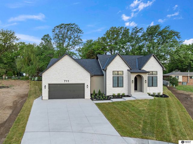711 Yearling Court, Lincoln, NE 68520