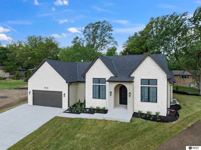 711 Yearling Court, Lincoln, NE 68520