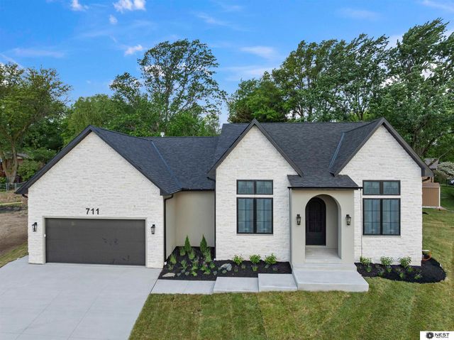 711 Yearling Court, Lincoln, NE 68520