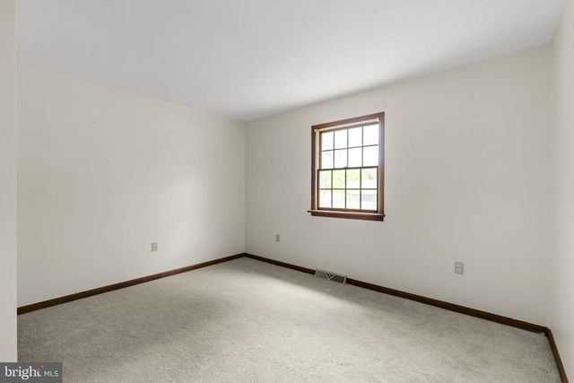 31 DENNIS DR, New Providence, PA 17560