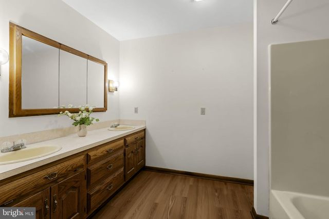 31 DENNIS DR, New Providence, PA 17560