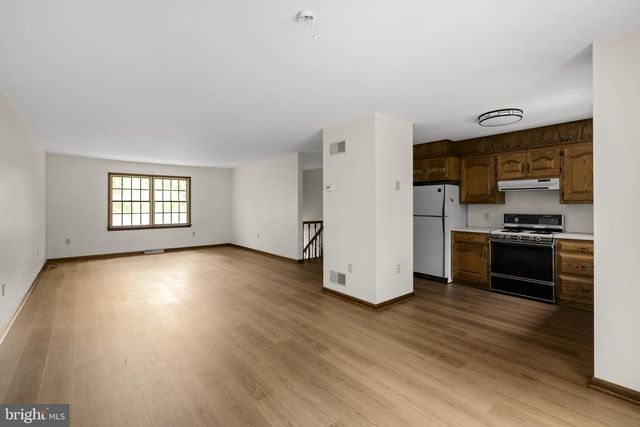 31 DENNIS DR, New Providence, PA 17560