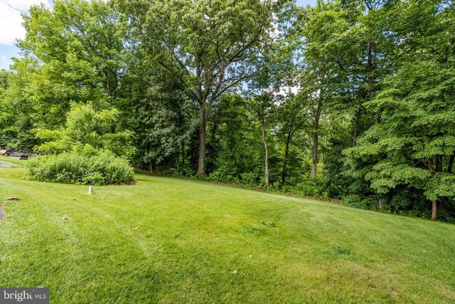 31 DENNIS DR, New Providence, PA 17560
