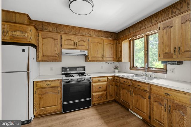 31 DENNIS DR, New Providence, PA 17560