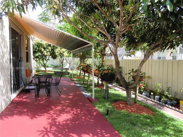 1593 NW 158th Ave, Pembroke Pines, FL 33028