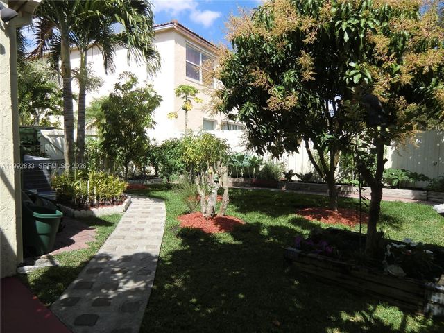 1593 NW 158th Ave, Pembroke Pines, FL 33028